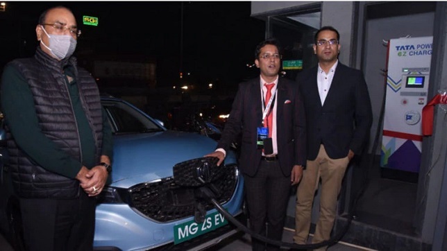 MG inaugurates Agra's first superfast 60 kw EV charging station at MG showroom
