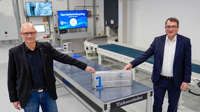 Transforming old into new: Volkswagen Group Components commences battery recycling