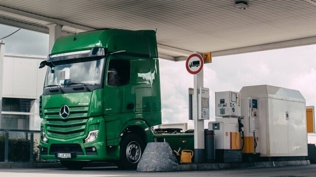 Mercedes-Benz trucks pay automatically for fueling at Shell stations