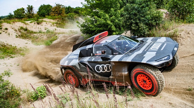 Audi unveils 500 kW series-hybrid RS Q e-tron Dakar racer