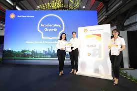 (From left) Shell Malaysia general manager (mobility) Seow Lee Ming, Shell Fleet Solutions Asia general manager Veethara Trakulboon and Shell Fleet Solutions Malaysia general manager Joanna Lean Image Source: Shell